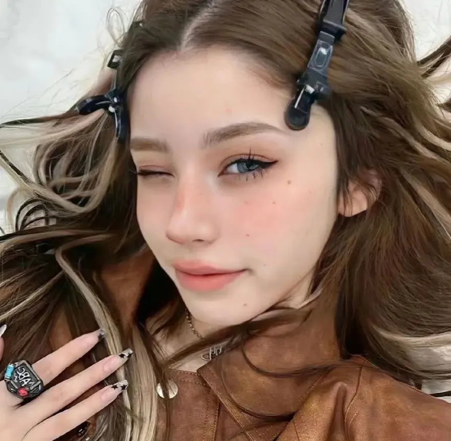 我们才不是兄弟呢